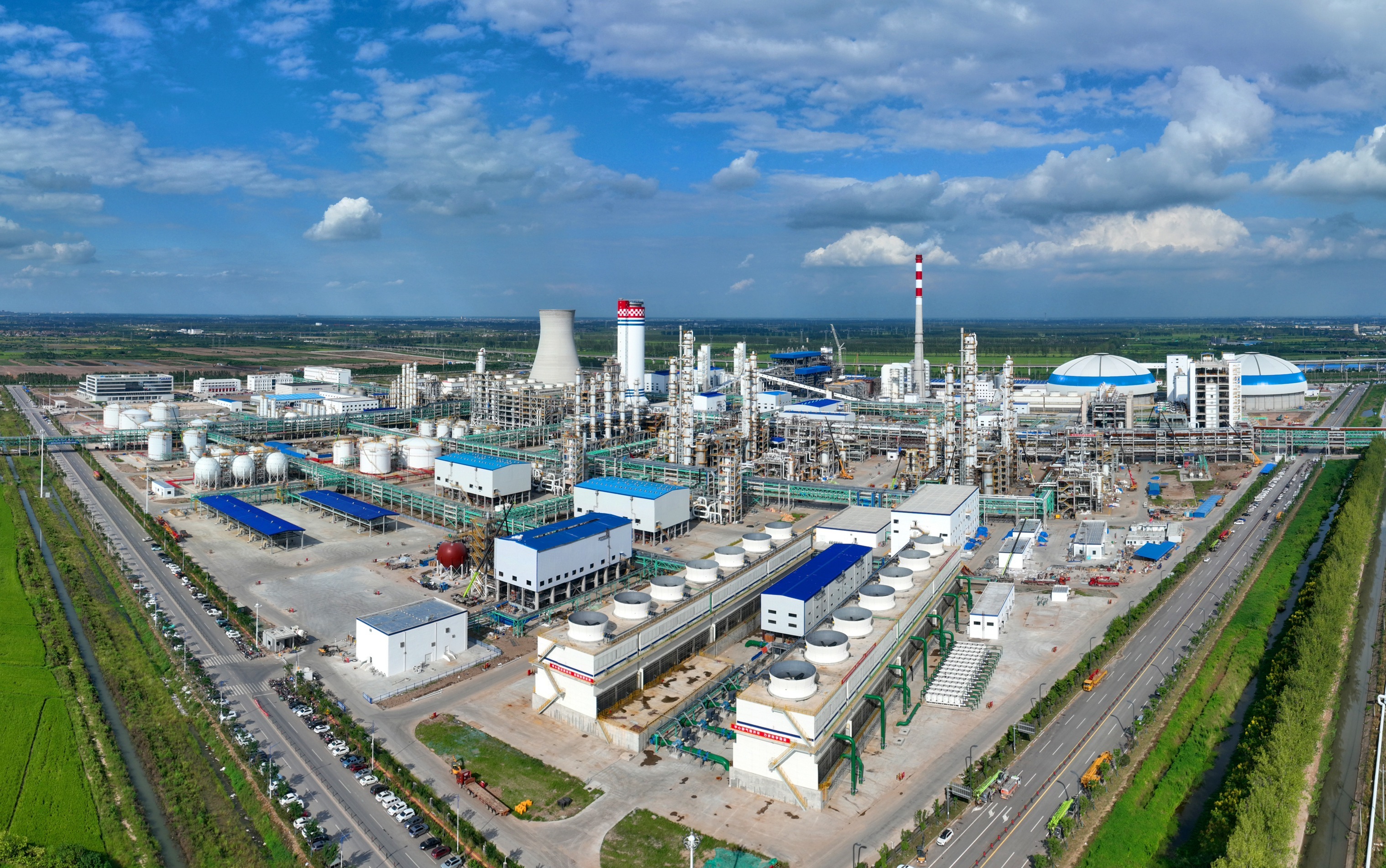 “五新”動能齊發(fā)力 華魯集團上半年營收利潤實現(xiàn)兩位數(shù)“雙增長”-1.jpg