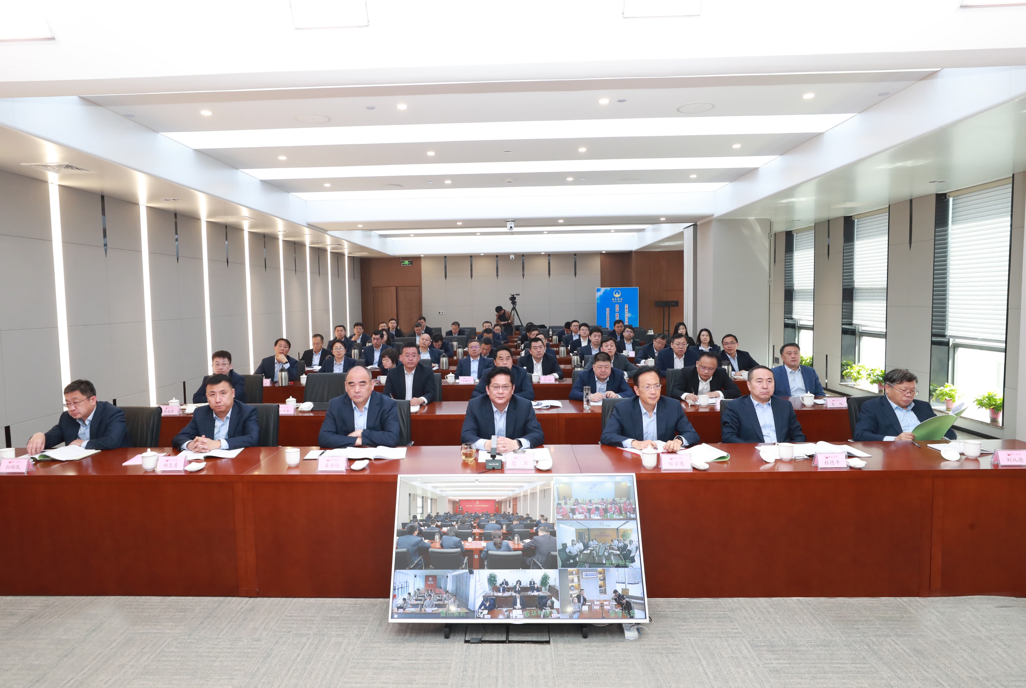 奮戰(zhàn)二季度 確保“雙過半”“雙增長” ——華魯集團(tuán)召開2024年一季度經(jīng)營調(diào)度會-2.jpg