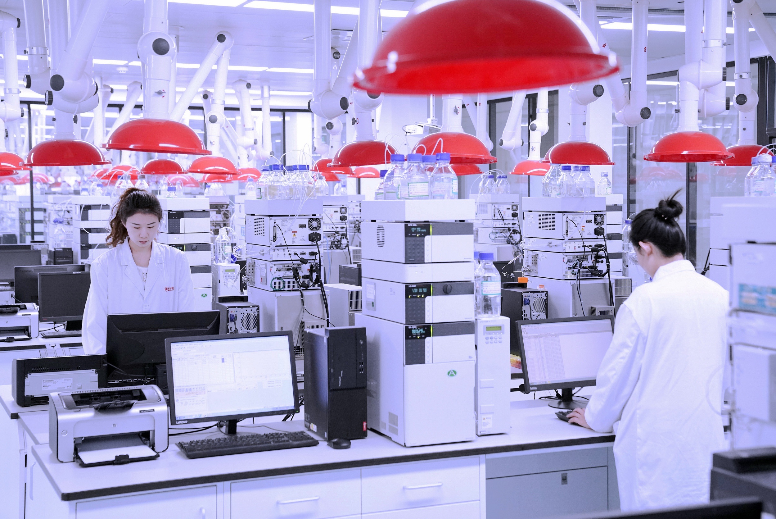 “五新”動能齊發(fā)力 華魯集團上半年營收利潤實現(xiàn)兩位數(shù)“雙增長”-2.jpg