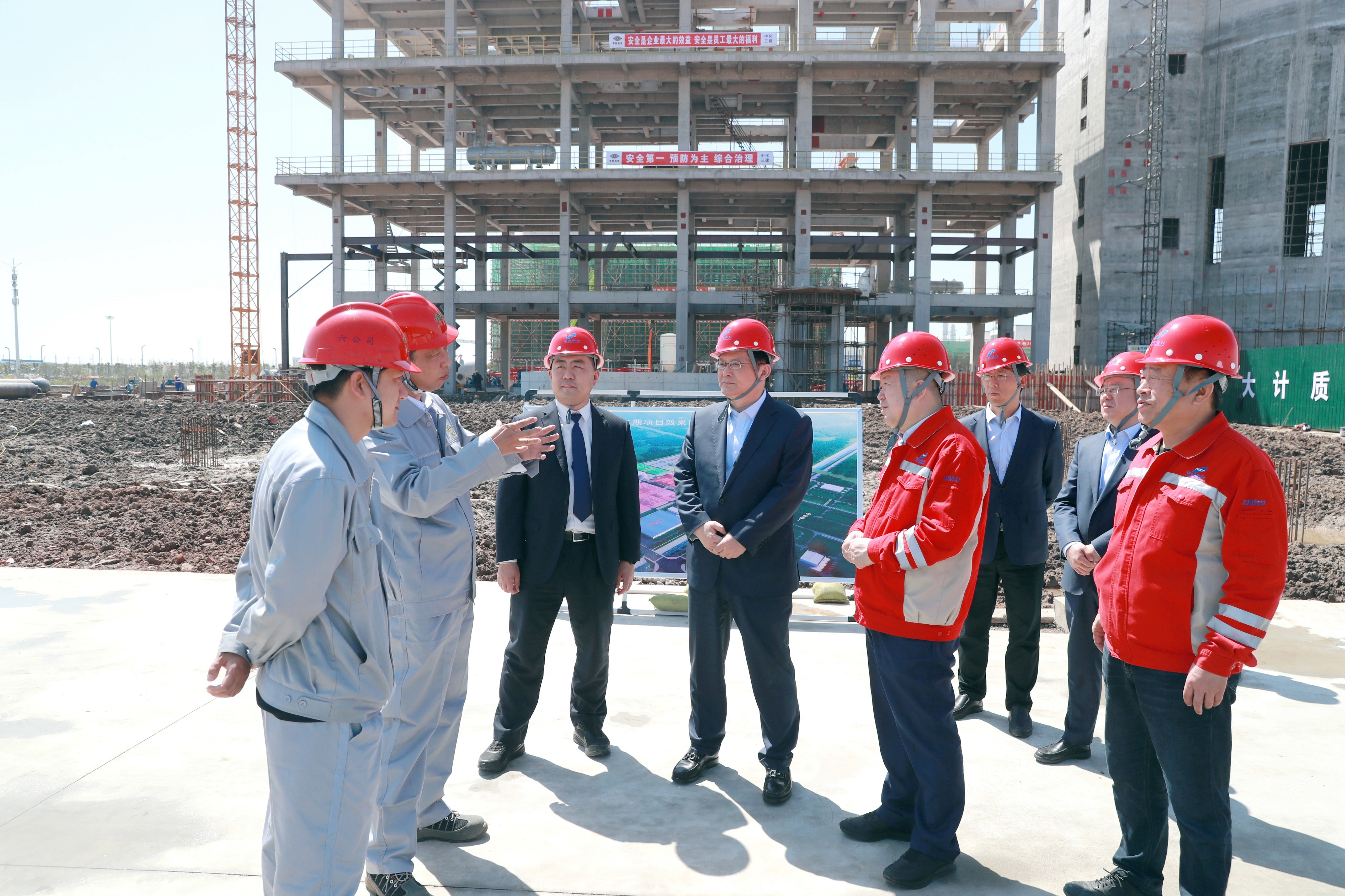 樊軍對華魯恒升高質量發(fā)展提出新要求： 乘勢而上加力提速 踏上高原再攀高峰-4.jpg